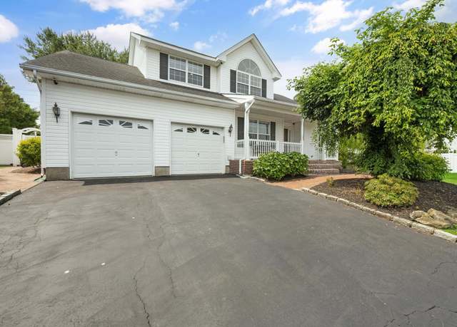 Property at 8 Tecumseh Ct, Commack, NY 11725, 5 beds, 2.5 baths