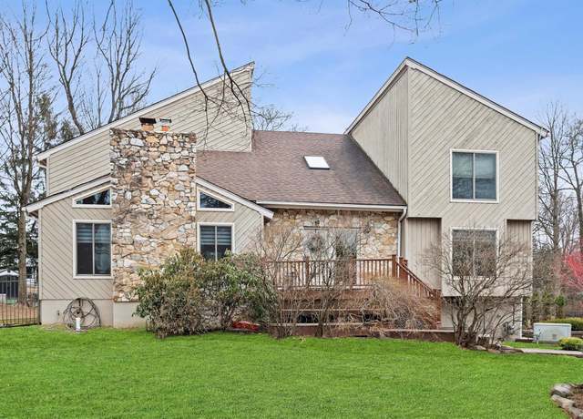 Property at 4 Tall Pines Ct, West Nyack, NY 10994, 4 beds, 2.5 baths