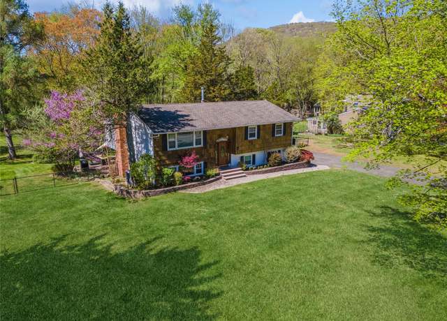 Property at 3 Cottage Ln, Suffern, NY 10901, 4 beds, 3 baths