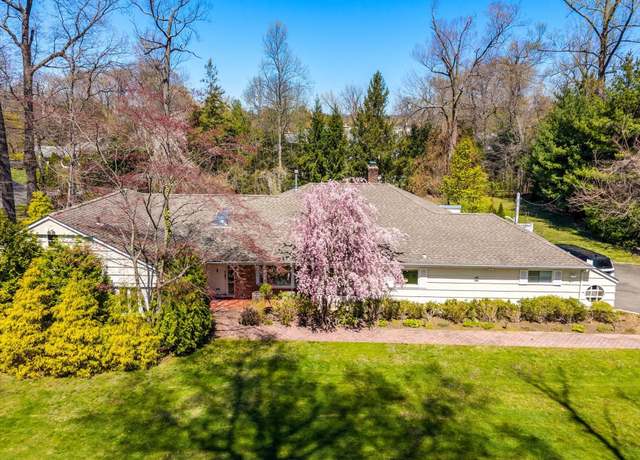 Property at 31 Cow Ln, Great Neck, NY 11024, 5 beds, 3 baths