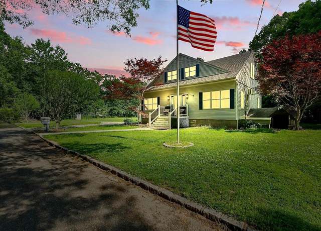 Property at 3 Alabama Ave, Port Jefferson, NY 11776, 4 beds, 3.5 baths