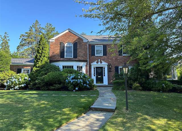 Property at 68 Payne Whitney Ln, Manhasset, NY 11030, 3 beds, 3 baths