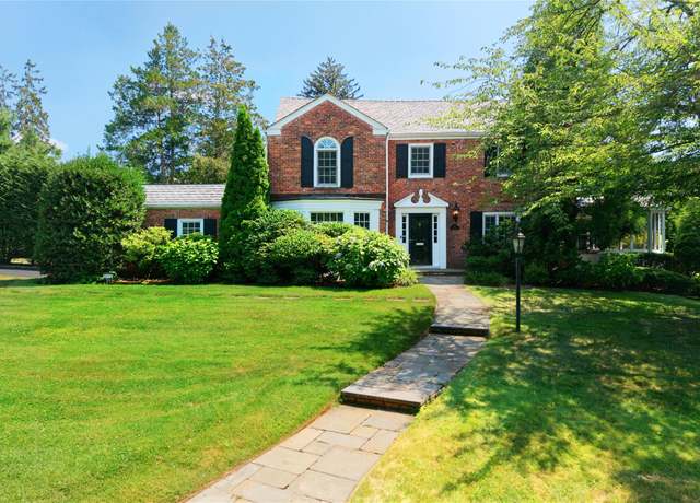 Property at 68 Payne Whitney Ln, Manhasset, NY 11030, 3 beds, 3 baths