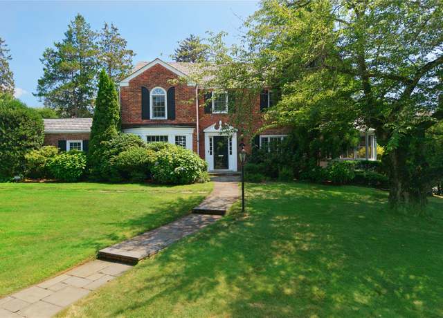 Property at 68 Payne Whitney Ln, Manhasset, NY 11030, 3 beds, 3 baths