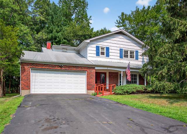Property at 2 Allan Dr, Monsey, NY 10952, 4 beds, 2.5 baths