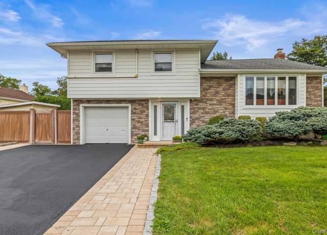 Property at 11 Dartmouth Dr, Plainview, NY 11803, 4 beds, 2.5 baths