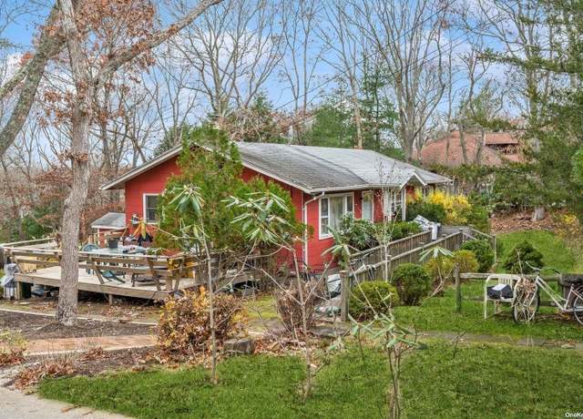 Property at 44 Robeson Blvd, Sag Harbor, NY 11963, 5 beds, 2.5 baths