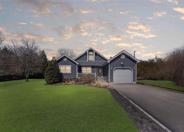 Property at 17 Woodlawn Ave, East Moriches, NY 11940, 5 beds, 3 baths