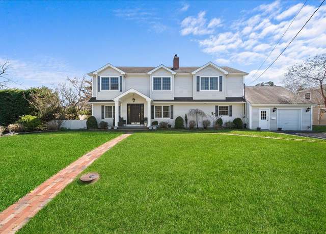 Property at 134 Dartmouth Rd, Massapequa, NY 11758, 5 beds, 2.5 baths