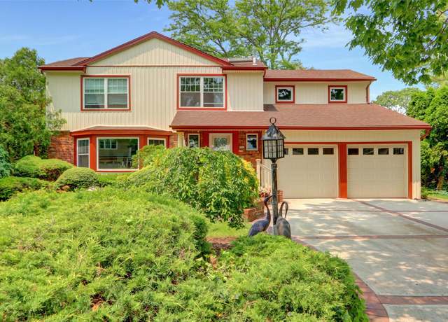 Property at 86 Country Village Ln, Manhasset Hills, NY 11040, 4 beds, 2.5 baths