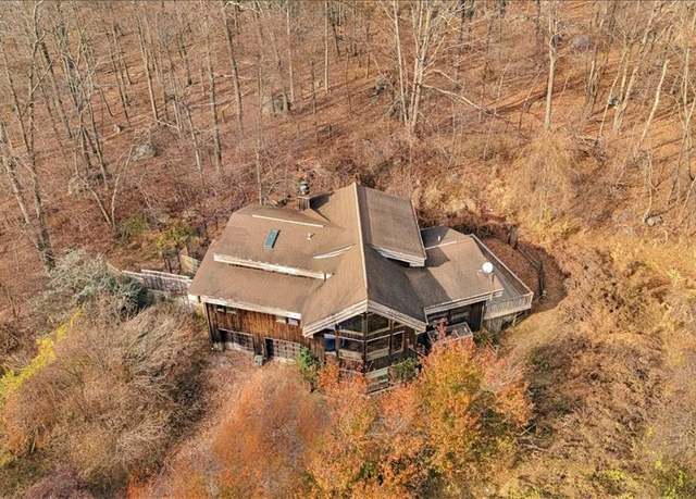 Property at 176 Pudding St, Putnam Valley, NY 10579, 6 beds, 6.5 baths