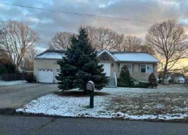 Property at 2 Palmetto Dr, Shirley, NY 11967, 3 beds, 2 baths