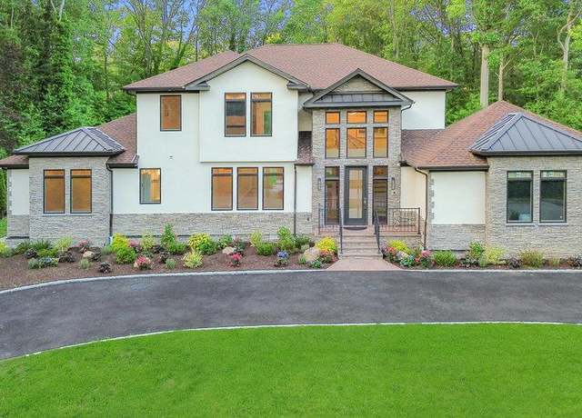 Property at 21 Arista Dr, Dix Hills, NY 11746, 4 beds, 4 baths