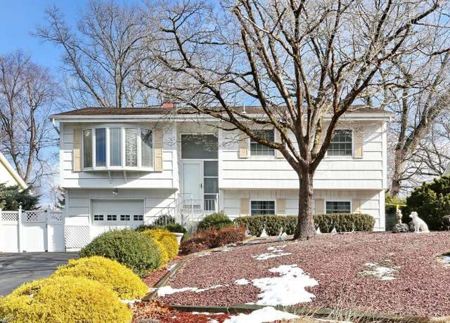 Property at 722 Jacqueline Dr, Valley Cottage, NY 10989, 4 beds, 3 baths