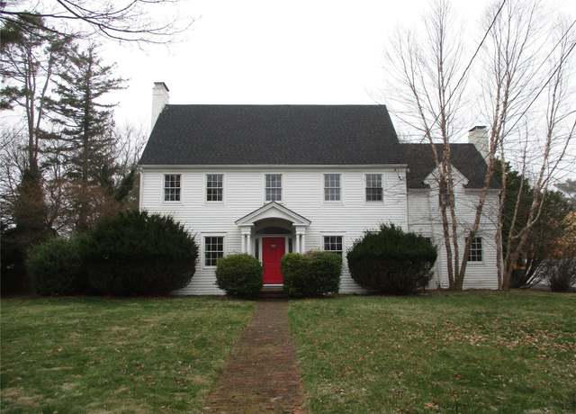 Property at 220 Bay Ave, Patchogue, NY 11772, 6 beds, 4.5 baths
