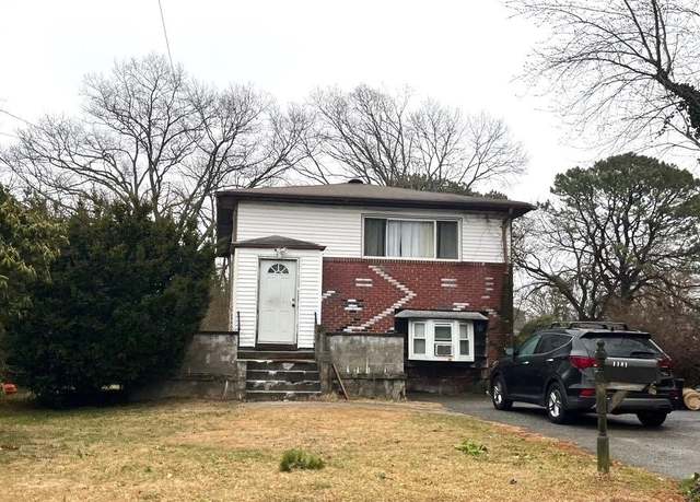 Property at 1181 Ocean Ave, Bay Shore, NY 11706, 4 beds, 2 baths