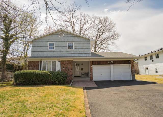 Property at 34 Pittoni Dr, Commack, NY 11725, 3 beds, 2.5 baths