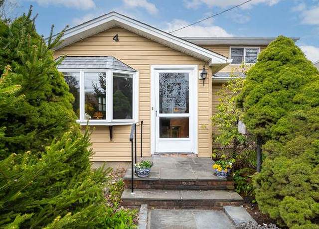 Property at 4 Hillcrest Dr, Glen Head, NY 11545, 3 beds, 1 bath