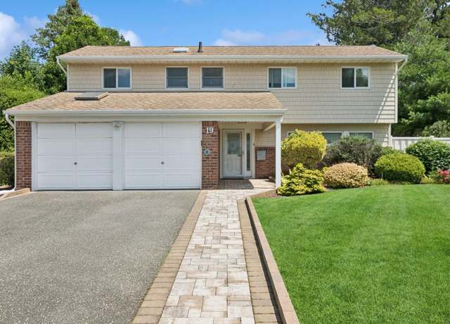 Property at 19 Evelyn Rd, Plainview, NY 11803, 4 beds, 3 baths