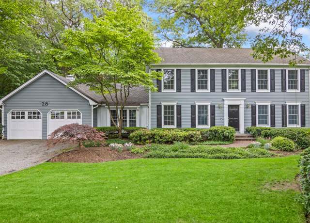 Property at 28 Buckingham Meadow Rd, East Setauket, NY 11733, 4 beds, 2.5 baths