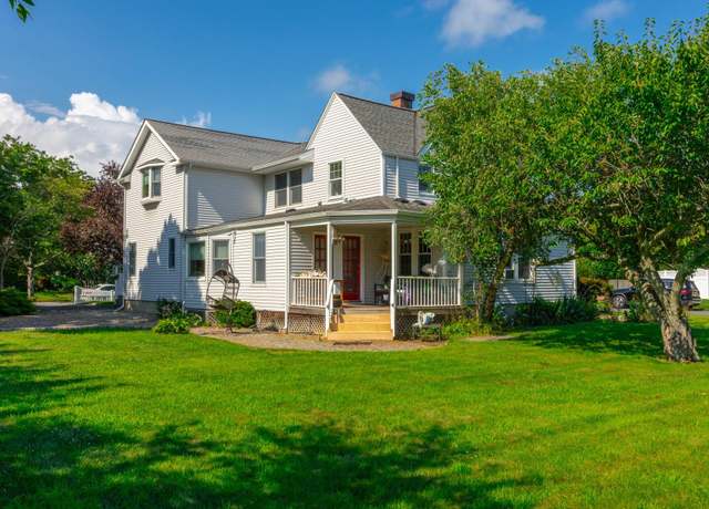 Property at 8 Regent St, Babylon, NY 11702, 4 beds, 2 baths