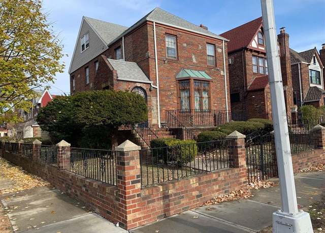 Property at 205-01 Murdock Ave, Saint Albans, NY 11412, 4 beds, 2.5 baths