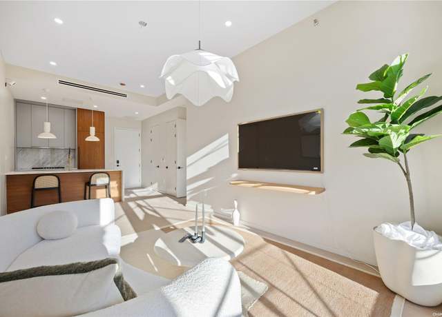 Property at 31-16 21st St Unit 2F, Astoria, NY 11106, 1 bed, 1 bath
