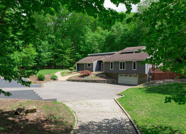 Property at 44 Quail Path, Nissequogue, NY 11780, 5 beds, 4 baths