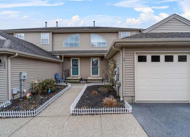 Property at 291 Crestwood Ct, Fishkill, NY 12524, 2 beds, 1.5 baths