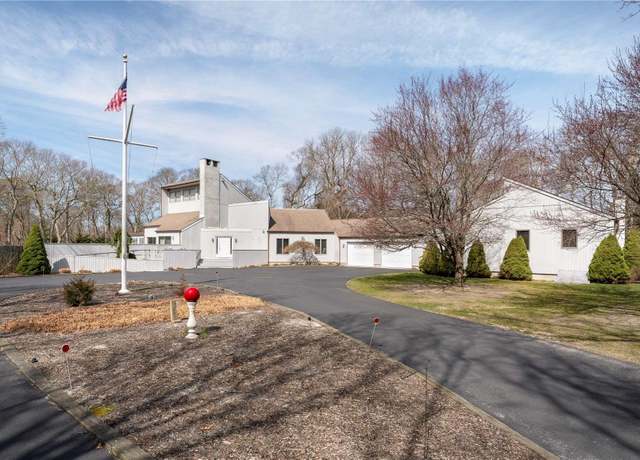 Property at 11 Trail Rd, Hampton Bays, NY 11946, 4 beds, 4.5 baths