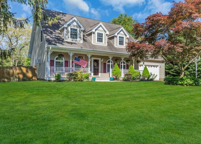 Property at 614 Spruce Ave, Sayville, NY 11782, 4 beds, 3 baths