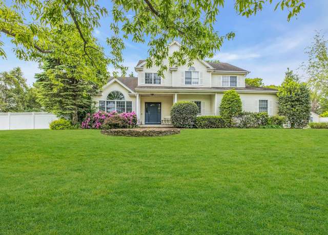 Property at 6 Esteves Ct, Melville, NY 11747, 4 beds, 3 baths