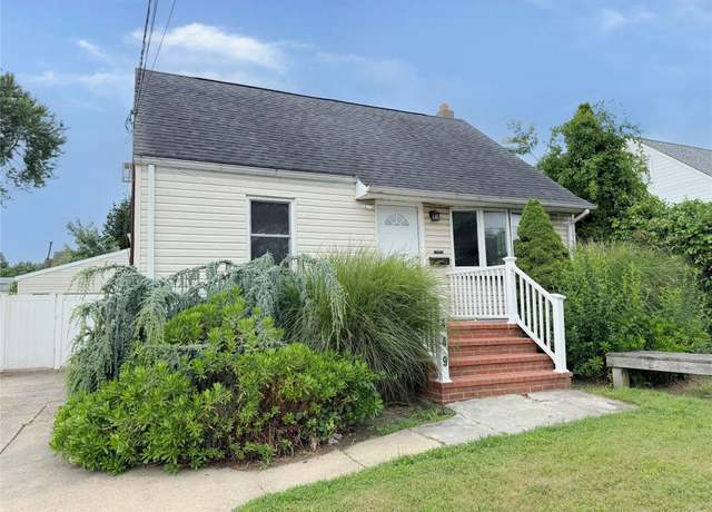 Property at 449 N Indiana Ave, Lindenhurst, NY 11757, 3 beds, 2 baths