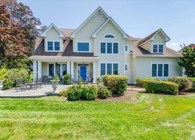 Property at 53 Pembroke Dr, Glen Cove, NY 11542, 4 beds, 4.5 baths