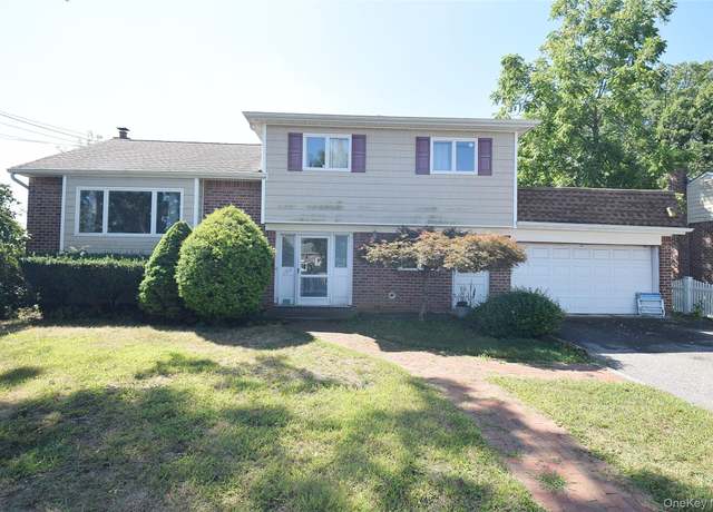 Property at 104 Woods Rd, North Babylon, NY 11703, 4 beds, 2 baths