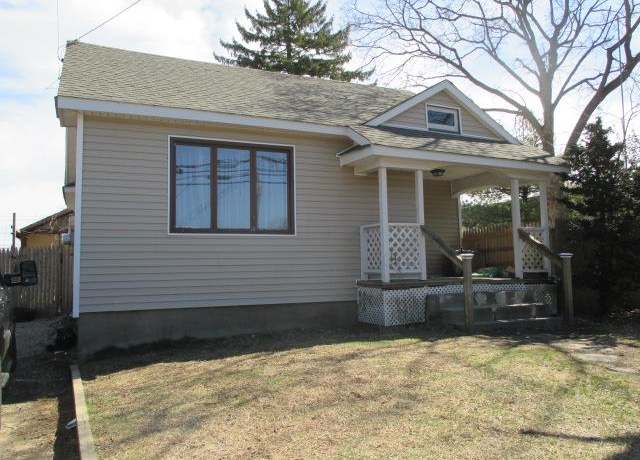Property at 641 Old Medford Ave, Patchogue, NY 11772, 2 beds, 1 bath