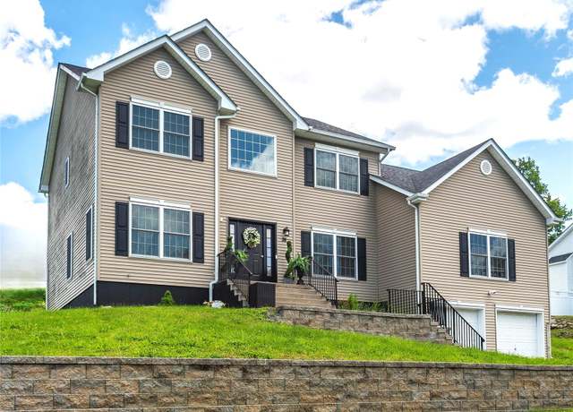 Property at 38 Panorama Dr, New Windsor, NY 12553, 4 beds, 2.5 baths