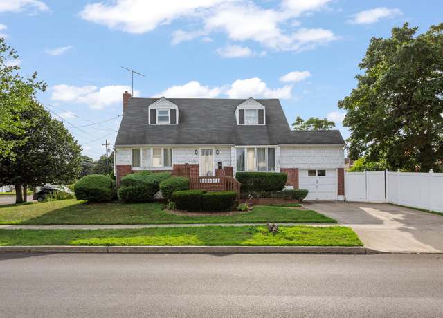 Property at 3124 Nassau Rd, Oceanside, NY 11572, 3 beds, 2 baths