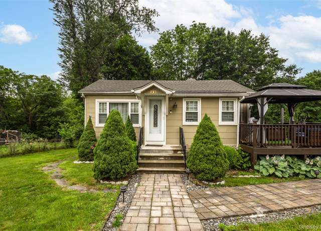 Property at 33 Hollowbrook Ct N, Cortlandt Manor, NY 10567, 3 beds, 3 baths
