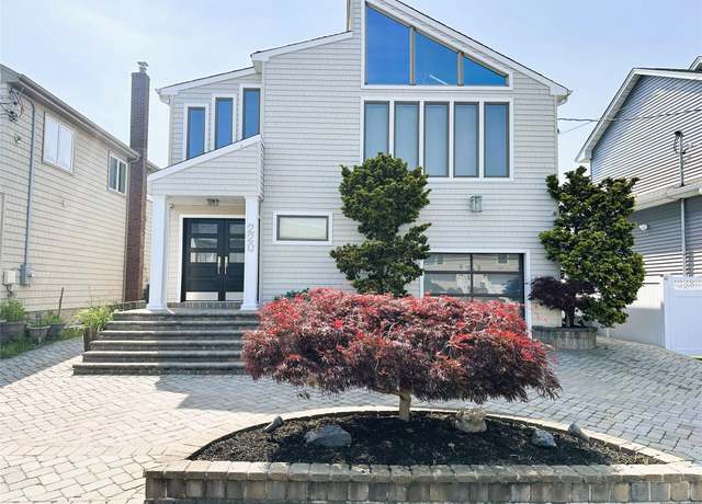 Property at 220 Lee Pl, Bellmore, NY 11710, 3 beds, 3 baths