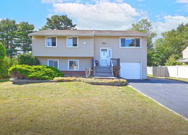 Property at 8 Nantucket Dr, Medford, NY 11763, 5 beds, 2 baths