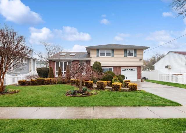 Property at 479 Roosevelt Ave, Freeport, NY 11520, 3 beds, 2.5 baths