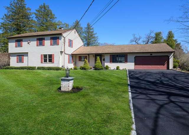 Property at 61 Crestwood Dr, Huntington Station, NY 11746, 6 beds, 4.5 baths