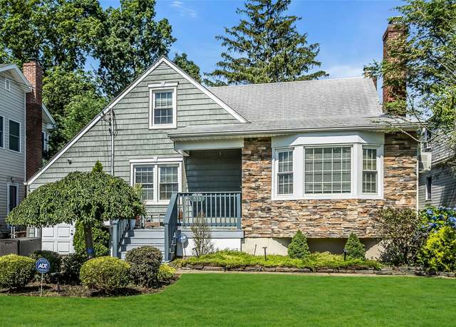 Property at 533 Forest Ave, Massapequa, NY 11758, 3 beds, 1.5 baths