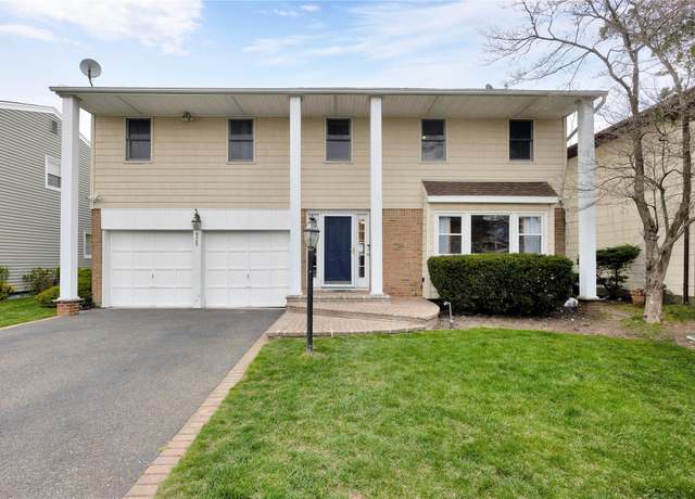 Property at 929 Carrie Ct, East Meadow, NY 11554, 4 beds, 3.5 baths