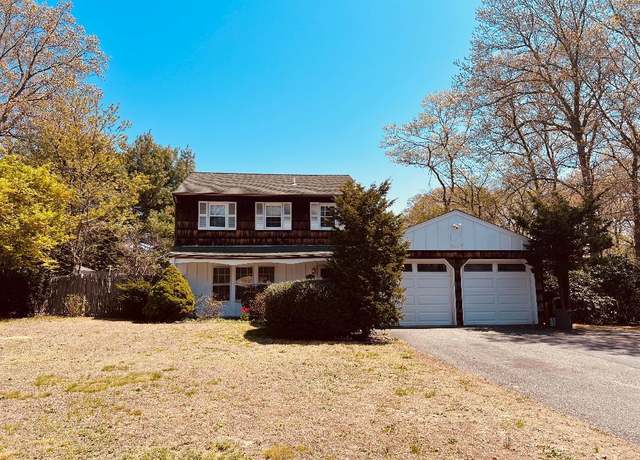 Property at 269 Dare Rd, Selden, NY 11784, 3 beds, 1.5 baths