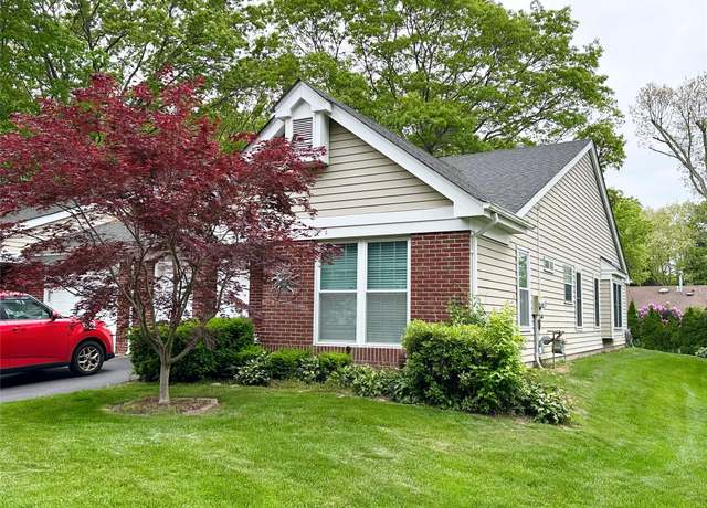 Property at 5 Baldwin Ct, Ridge, NY 11961, 2 beds, 2 baths