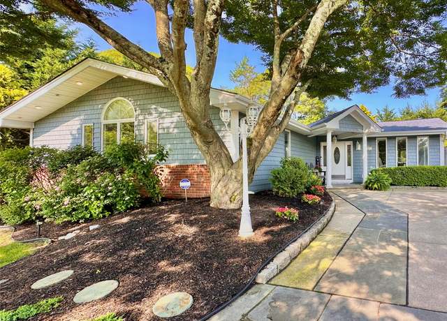 Property at 24 Swallow Ln, Hauppauge, NY 11788, 3 beds, 3 baths
