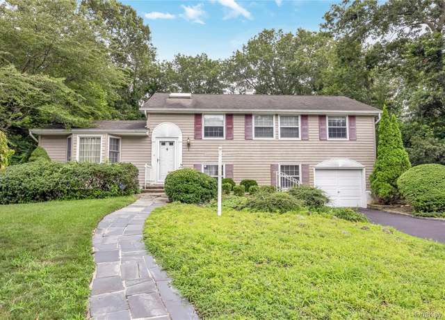 Property at 9 Branch Ln, East Setauket, NY 11733, 4 beds, 2 baths