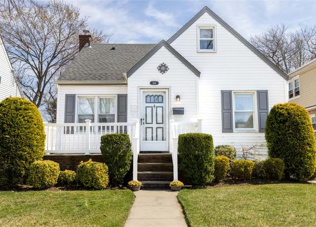 Property at 164 Sylvia Ln, New Hyde Park, NY 11040, 4 beds, 2 baths